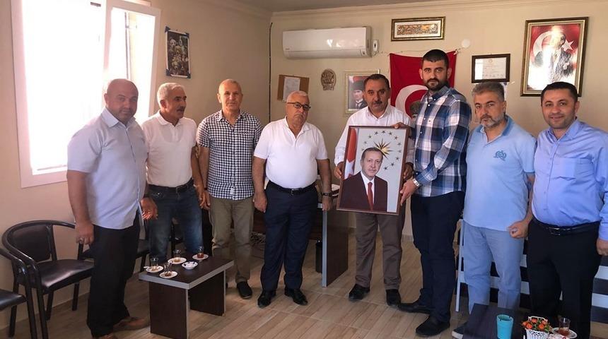 AK Parti Menemen&rsquo;den muhtarlara ziyaret