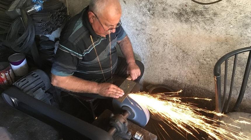 Bıçakçı ustası Çeşmeci’nin Kurban Bayramı mesaisi