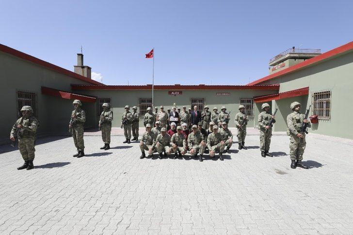 Vali Bilmez’den hudut kartallarına bayram morali G4