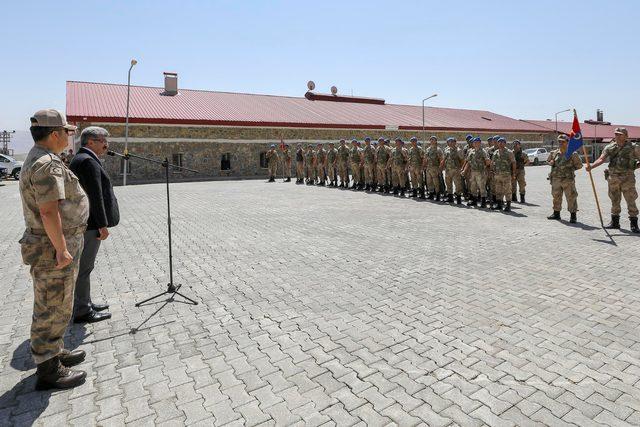 Vali Bilmez, İran sınırındaki asker ve polislerin bayramını kutladı