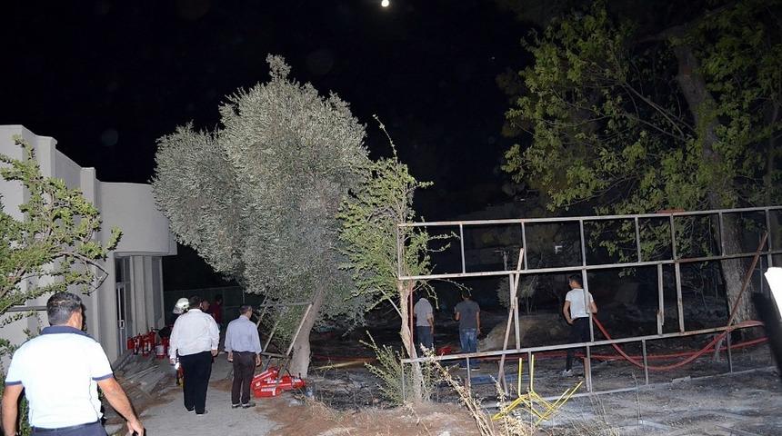 Didim&rsquo;de elektrik kontağından &ccedil;ıkan kıvılcım yangına neden oldu