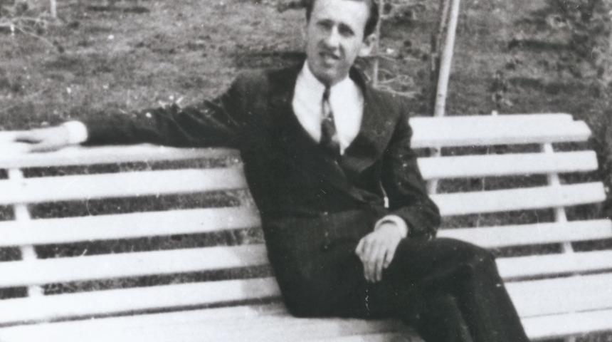 T&uuml;rk Edebiyatının Naif Dehası Orhan Veli'nin 103. Doğum G&uuml;n&uuml;n&uuml; Kendi Dizeleriyle Kutluyoruz!