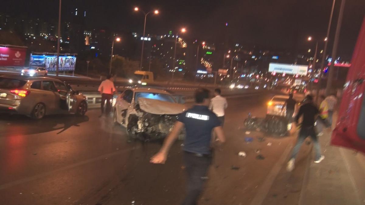 Beylikd&uuml;z&uuml;&rsquo;nde aynı noktada iki kaza: 1 &ouml;l&uuml;, 7 yaralı