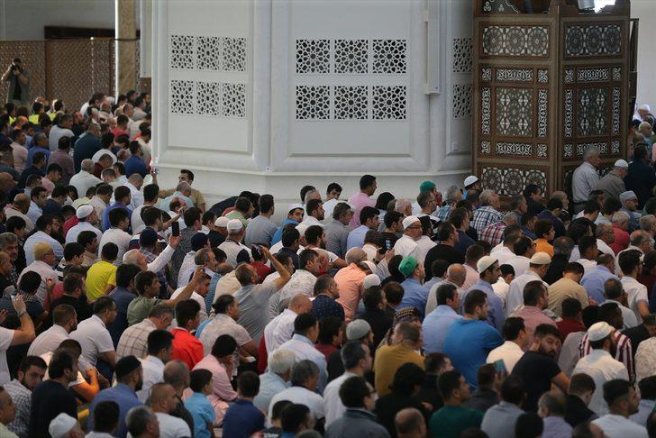 Büyük Çamlıca Camisinde ilk Kurban Bayramı namazı! İstanbullular akın etti G1
