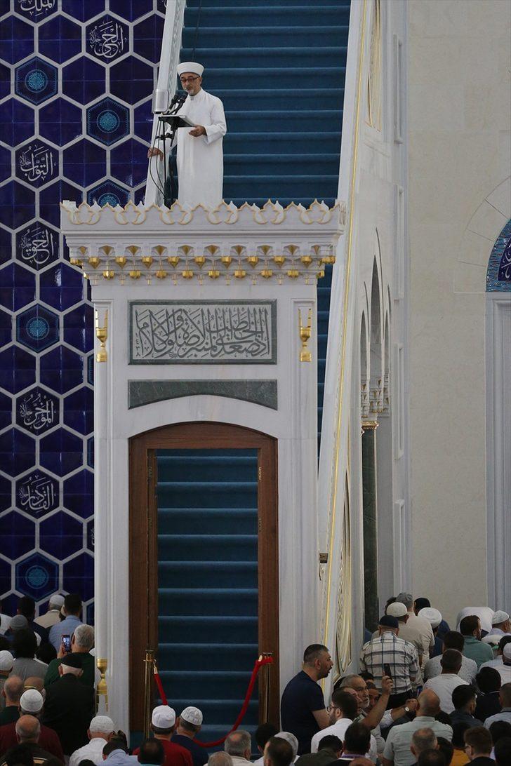 Büyük Çamlıca Camisinde ilk Kurban Bayramı namazı! İstanbullular akın etti G2