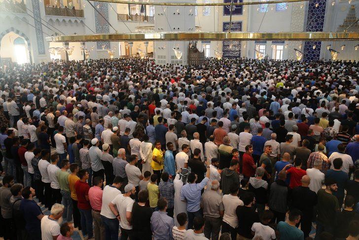 Büyük Çamlıca Camisinde ilk Kurban Bayramı namazı! İstanbullular akın etti G5