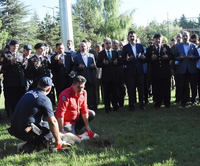 Bakan Kurum, askerlerle bayram kahvaltısı yaptı