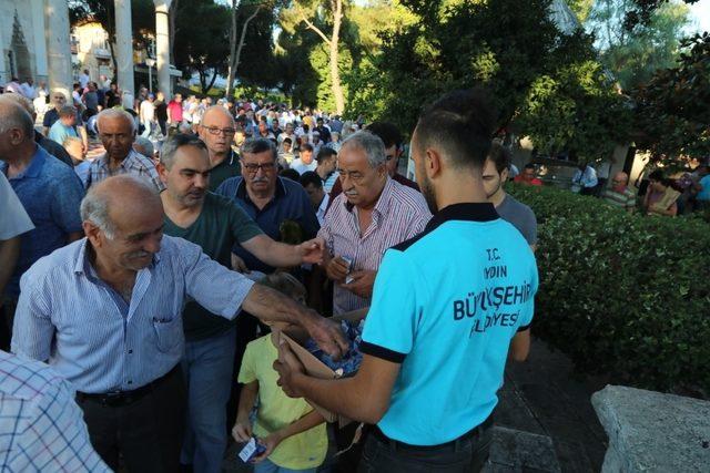 Büyükşehir vatandaşlarla bayramlaştı