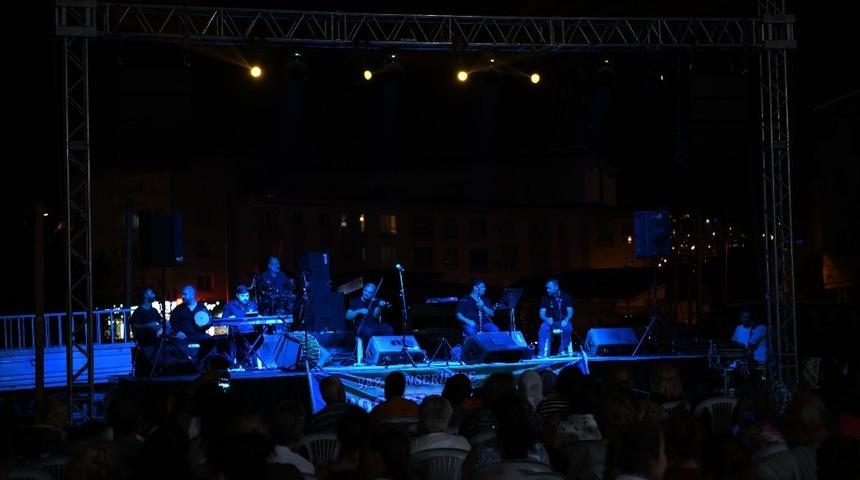 Çiğli’de Sahne Trockyablues’un