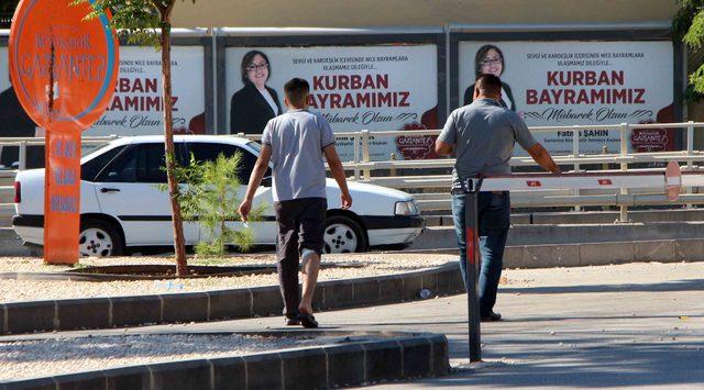 Gaziantep'te acemi kasaplar kendilerini yaraladı