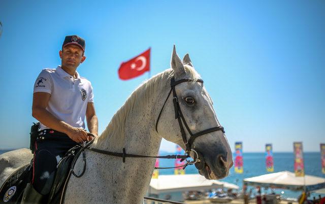 Sahillerin güvenliği bayramda 'atlı' birliklere emanet