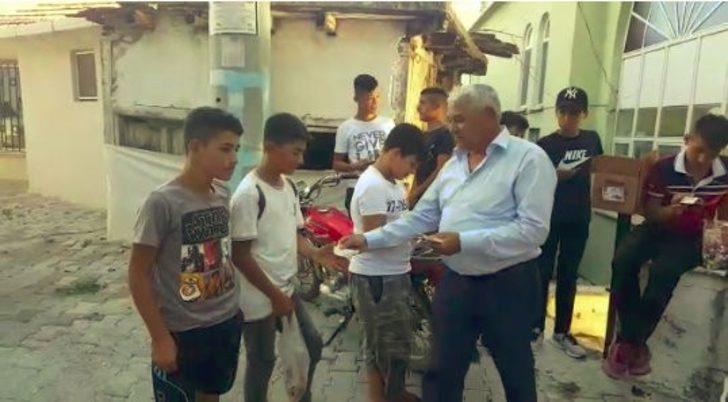 Antalyalı iş adamı mezarlık ziyareti yapanları paraya boğdu G4