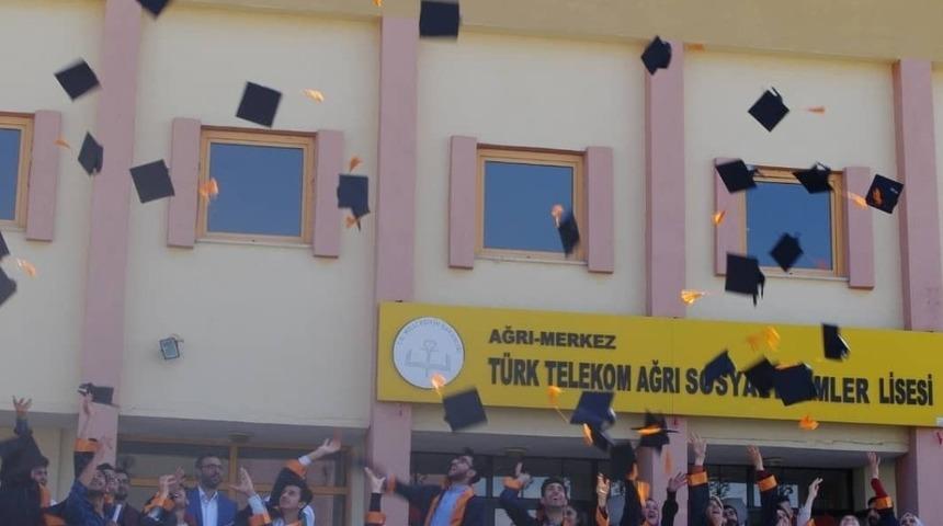 Ağrı’daki başarılı lisede 21 öğrenci Hukuk Fakültesini kazandı