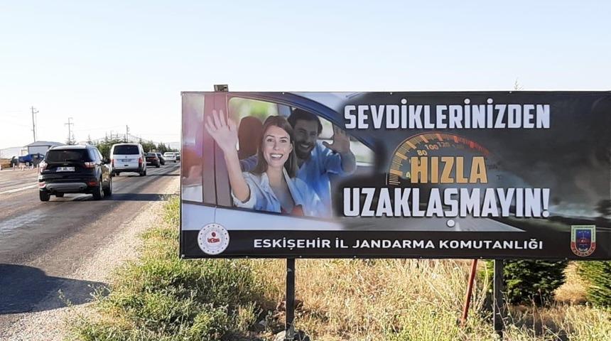 Jandarma ekiplerinden tabelalı uyarı