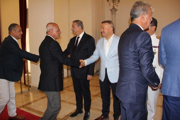 Vali Su, Mersinlilerle bayramlaştı G1