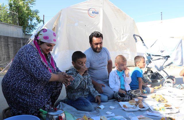 Denizli'de depremzedelerin buruk bayramı