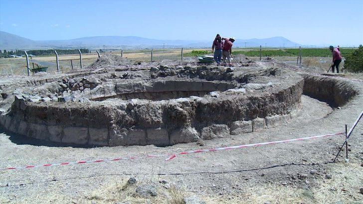 Erzurum’da heyecanlandıran gelişme! ‘Sultan Alaaddin’ yazılı sanduka bulundu G4