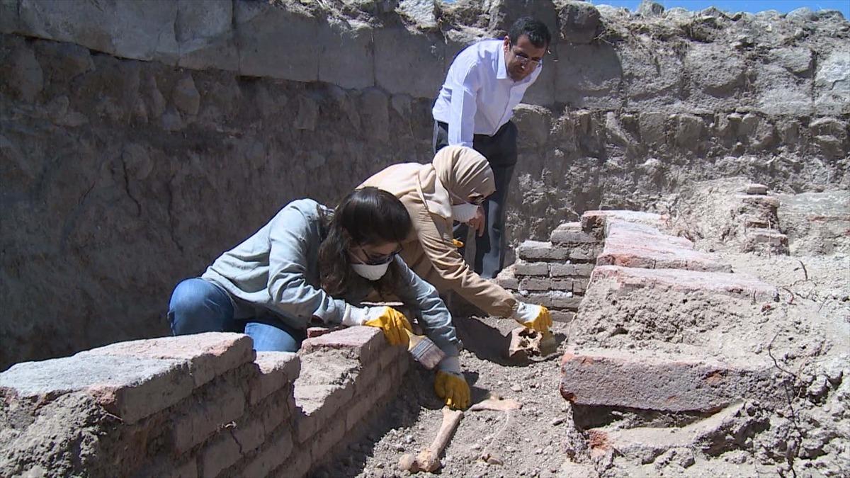 Erzurum&rsquo;da heyecanlandıran gelişme! &lsquo;Sultan Alaaddin&rsquo; yazılı sanduka bulundu