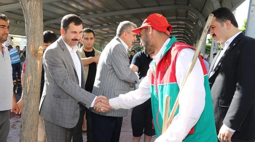 Baydilli, vatandaşlarla bayramlaştı