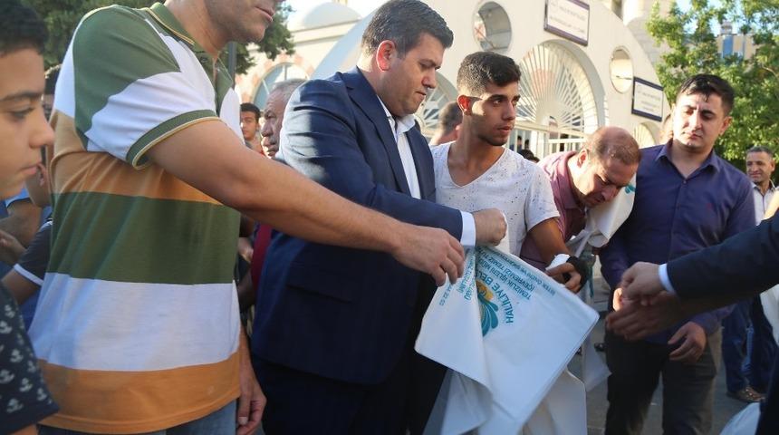 Haliliye&rsquo;de 50 bin adet kurban atık poşeti dağıtıldı