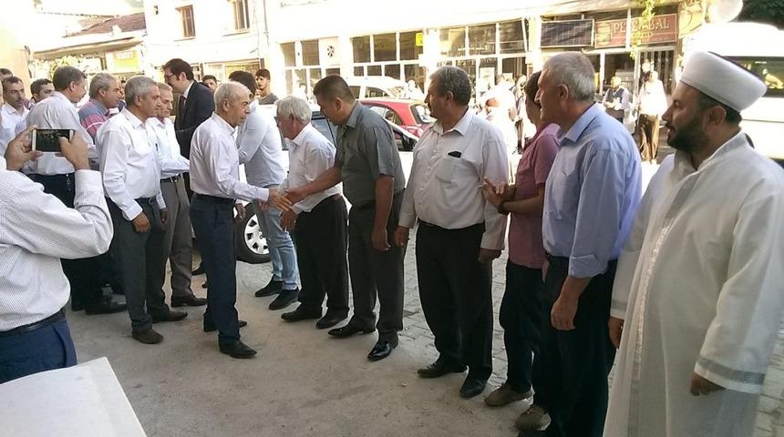 İl&ccedil;e protokol&uuml; halkla bayramlaştı