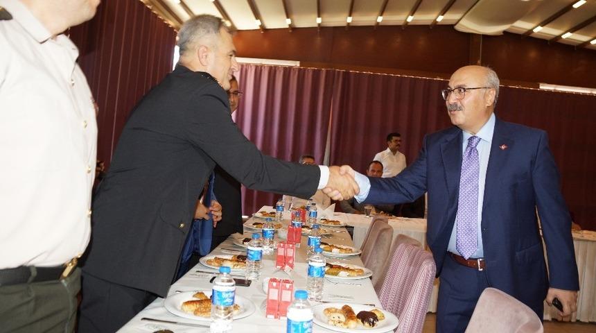 Aydın&rsquo;da il protokol&uuml; bayramlaştı