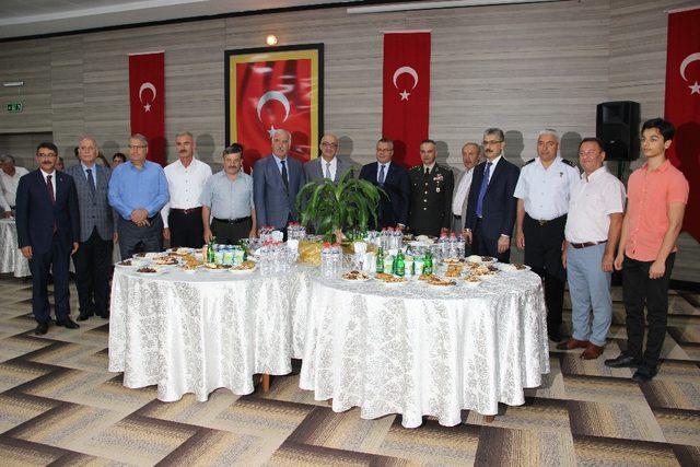 Manisa protokolü bayramlaştı