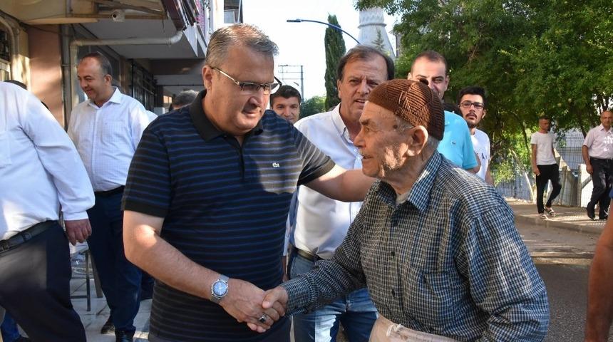 Başkan &Ccedil;er&ccedil;i vatandaşlar ile bayramlaştı