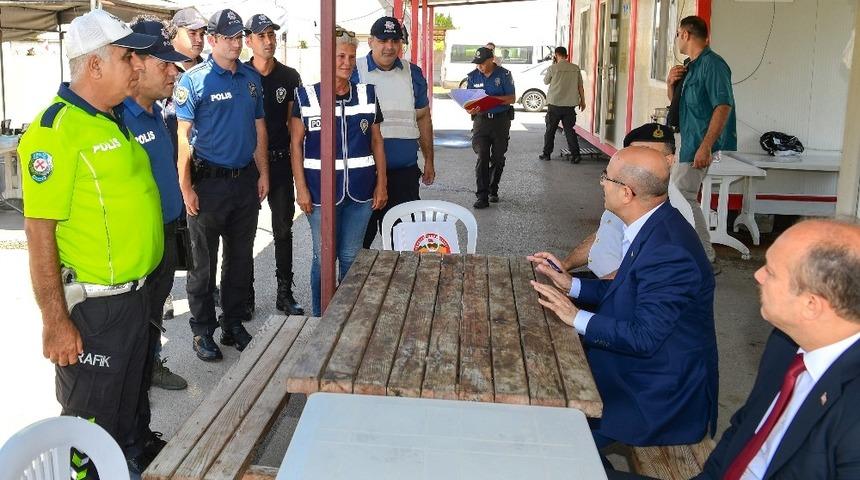 Vali Demirtaş, g&ouml;revdeki g&uuml;venlik birimlerinin bayramını kutladı