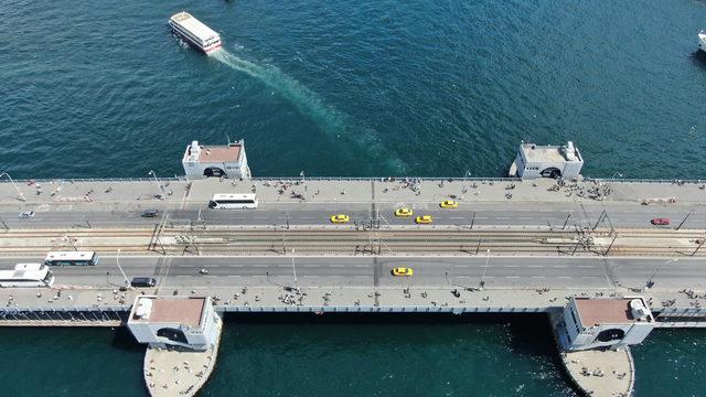 İstanbul'da meydanlar turistlere kaldı