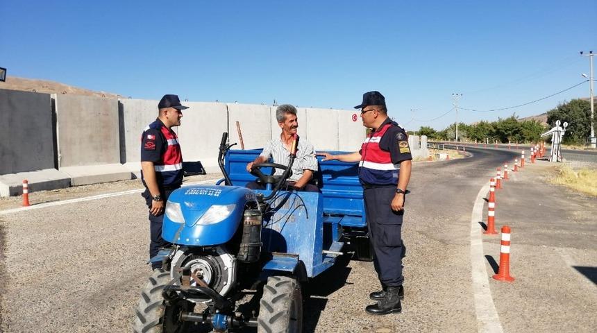 Jandarma ekiplerinden drone destekli trafik uygulaması