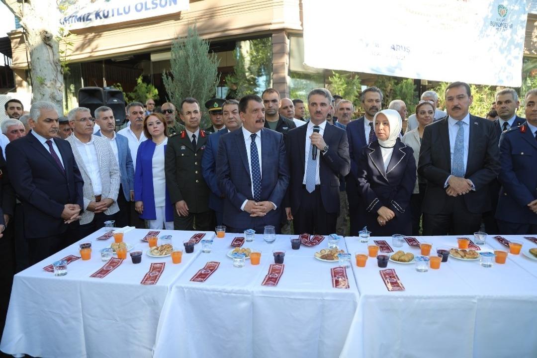 Başkan G&uuml;der, vatandaşların bayramını kutladı