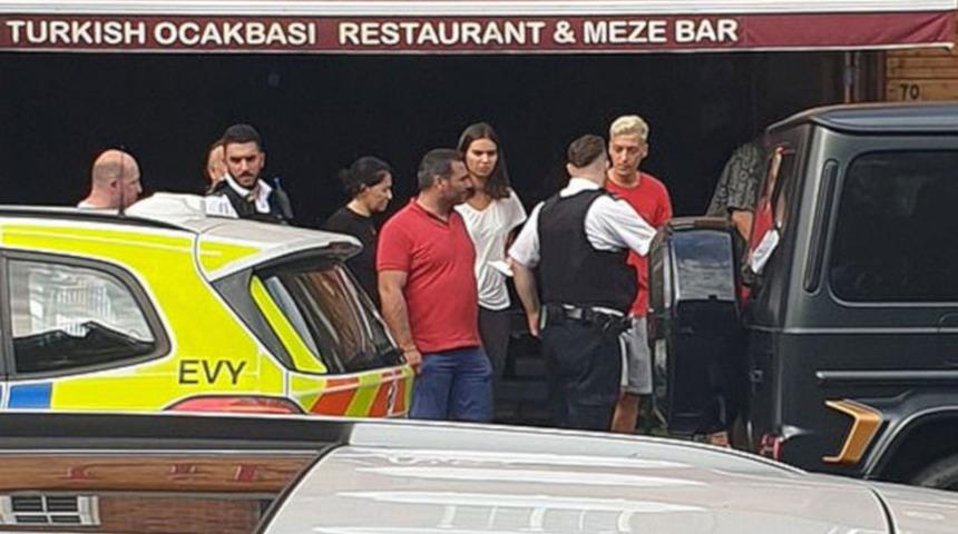 Mesut Özil'e saldıran iki kişi gözaltına alındı