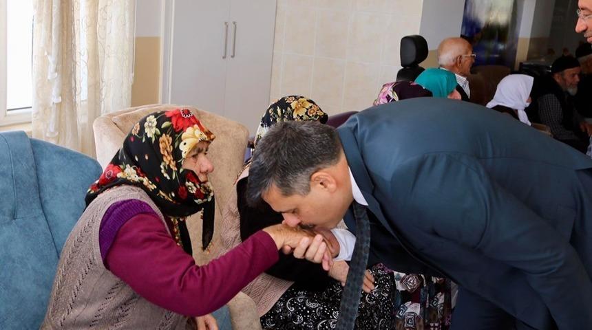 Vali Çiftçi’den huzurevi ziyareti