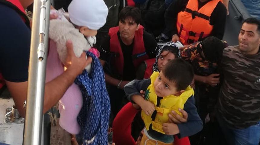 Edirne'de lastik botta 34 kaçak göçmen yakalandı