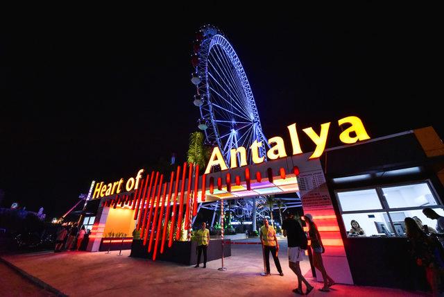 Türkiye'nin en büyük dönme dolabı 'Antalya'nın Kalbi' açıldı