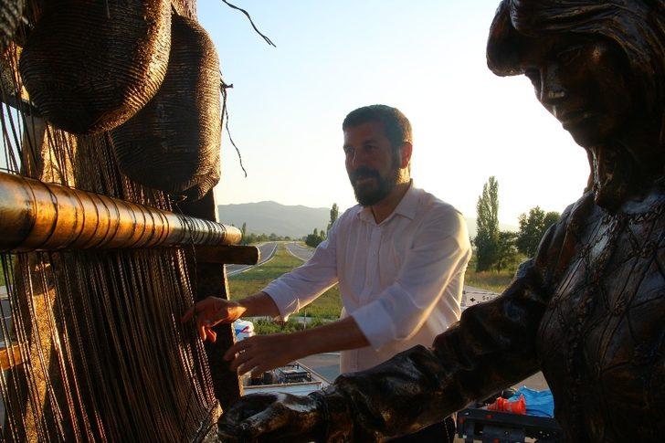 Sındırgı’da iki yeni heykel ilçenin simgesi olacak G5