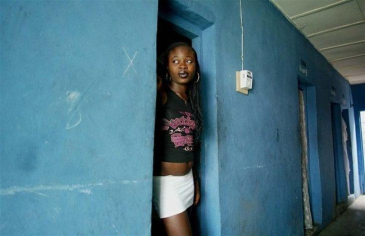 Nijerya'nın en büyük şehri Lagos'taki seks işçilerinin çalıştığı genelev şok etti