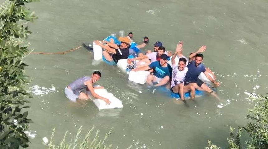 Zap suyunda k&ouml;y usul&uuml; rafting