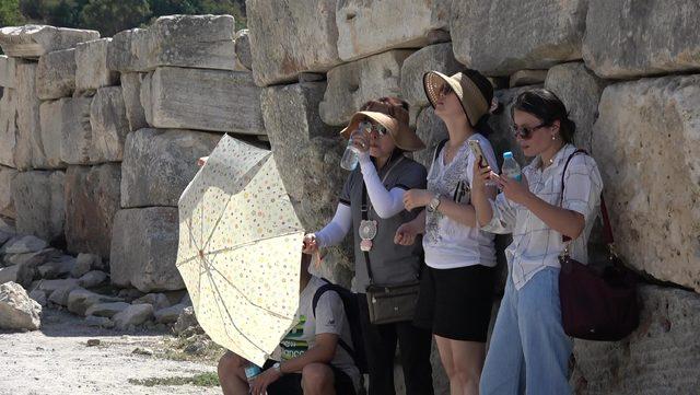 Efes Antik Kenti'ne turist akını