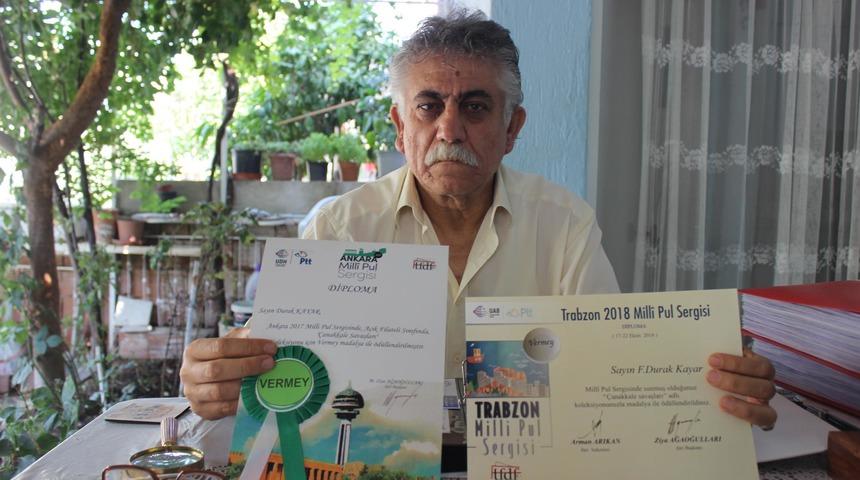 Madalyalı pul koleksiyonu ile gezerek tarihi anlatıyor