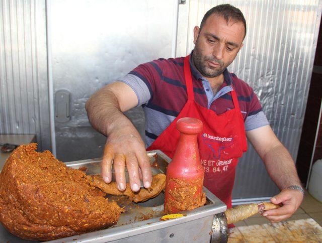 Kayseri'de kurban etleri sucuk oldu