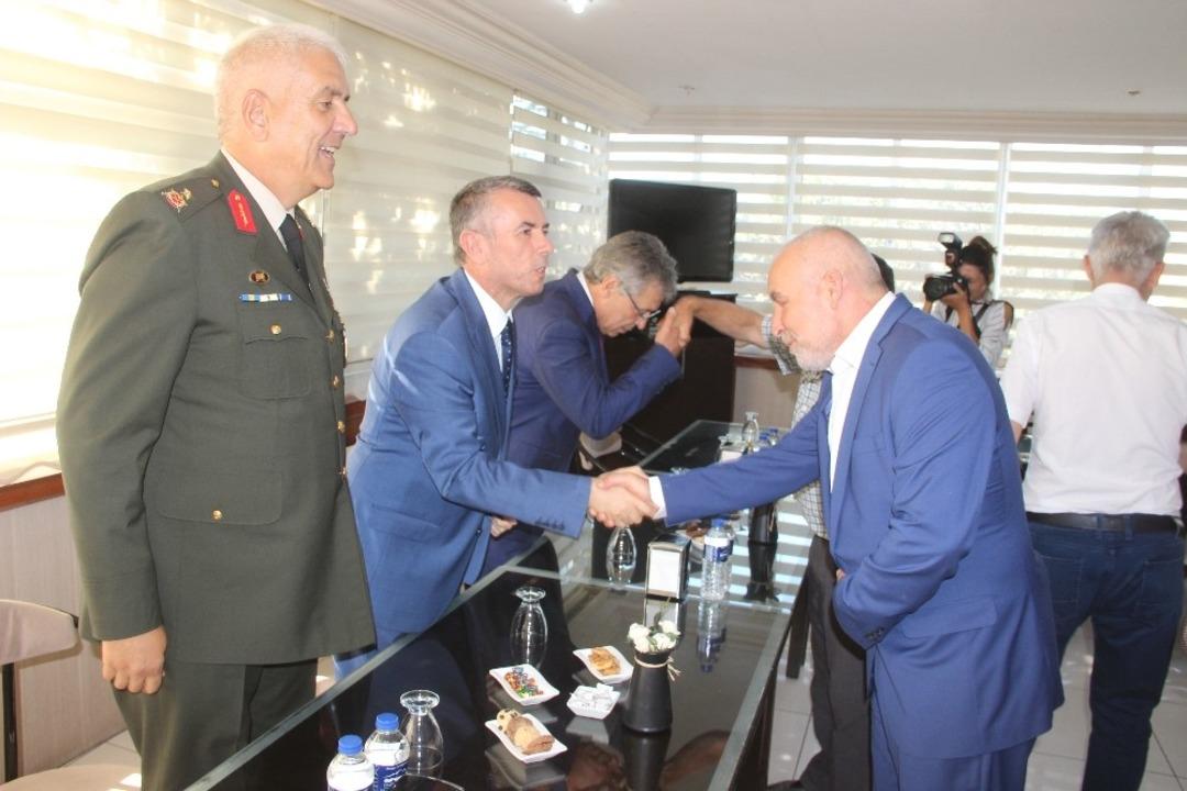 Edremit&rsquo;te bayramlaşma yapıldı