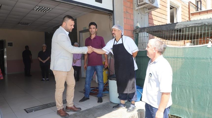 Başkan yardımcılarından aşevine bağış