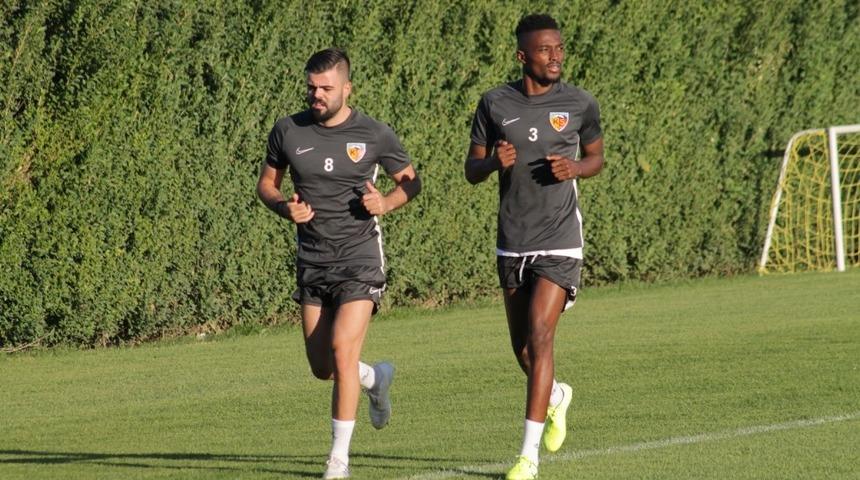 Mensah ile Hasan Hüseyin ayrı çalıştı