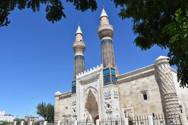 Son rötuşları yapılan 'Mavi Medrese', hayranlık uyandırıyor