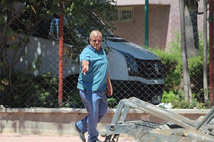 Antalya’da TIR'dan caddeye döküldü! Vatandaşlar zor anlar yaşadı G3