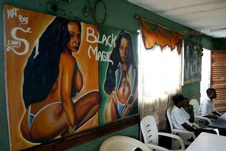 Nijerya'nın en büyük şehri Lagos'taki seks işçilerinin çalıştığı genelev şok etti