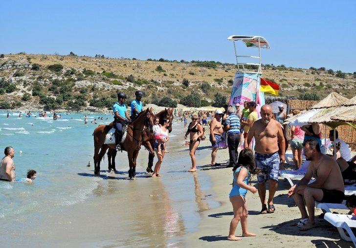 Atlı Jandarma ekibi Çeşme plajlarında göreve başladı G1