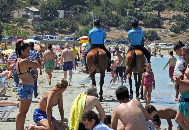 Atlı Jandarma ekibi Çeşme plajlarında göreve başladı G5